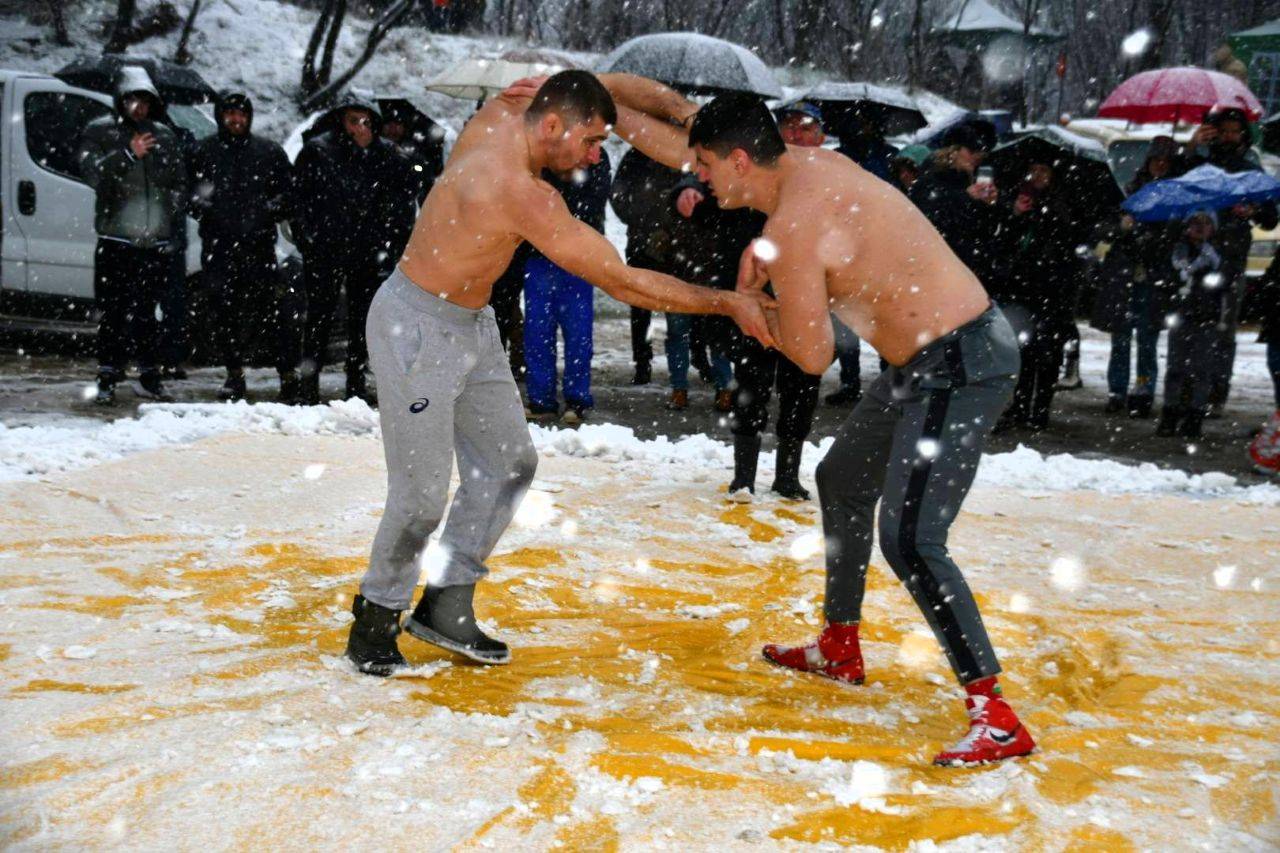 Народните (пехливански) борби, провеждащи се традиционно в местността 